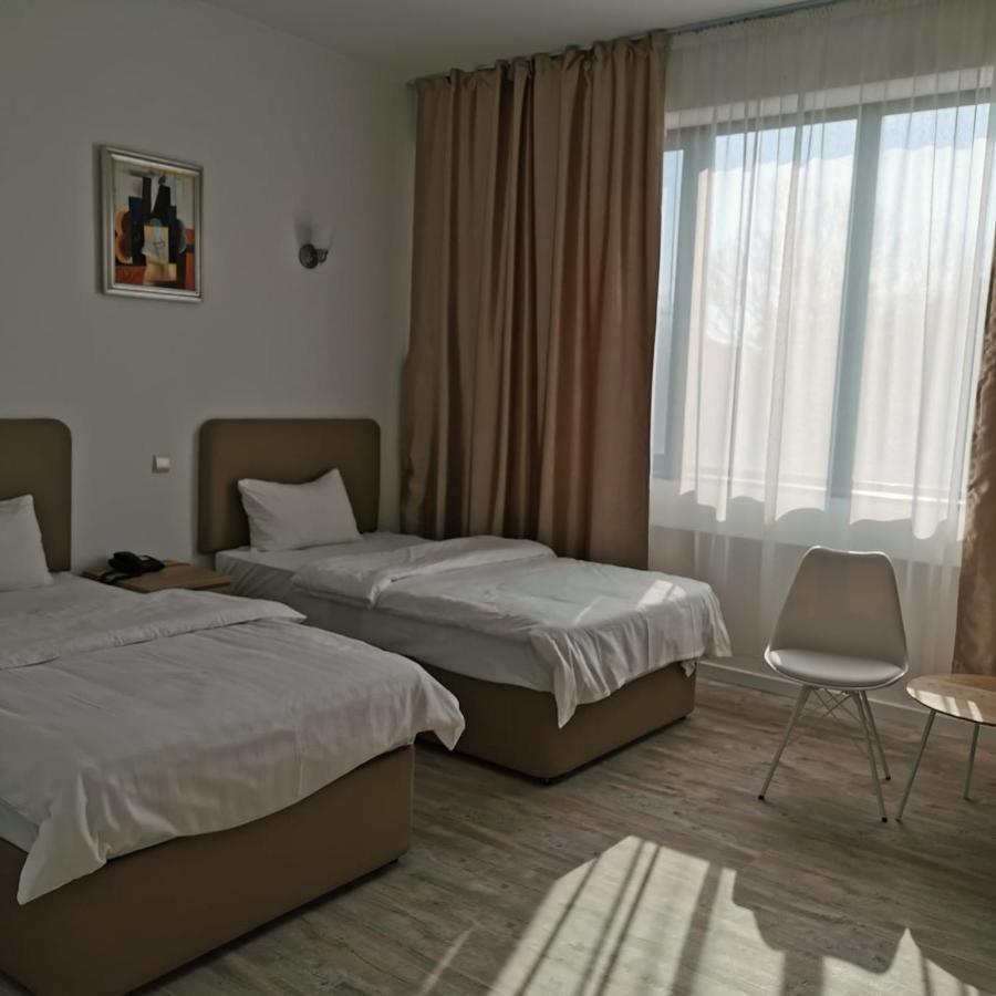 Hotel Zimbru Snagov Tincabesti Ngoại thất bức ảnh