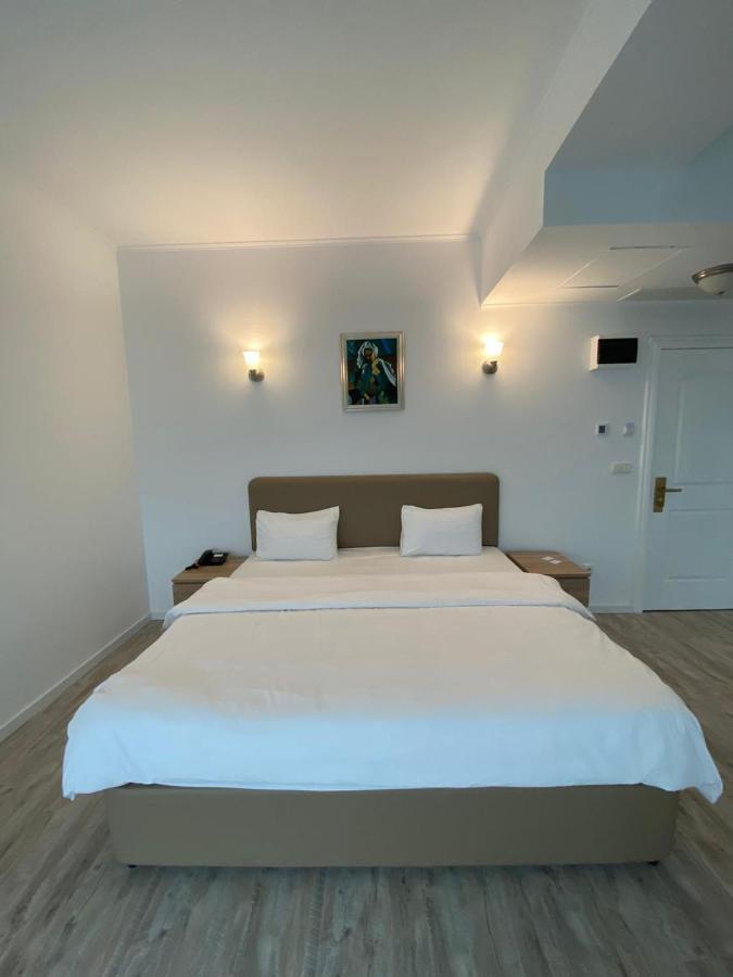 Hotel Zimbru Snagov Tincabesti Ngoại thất bức ảnh