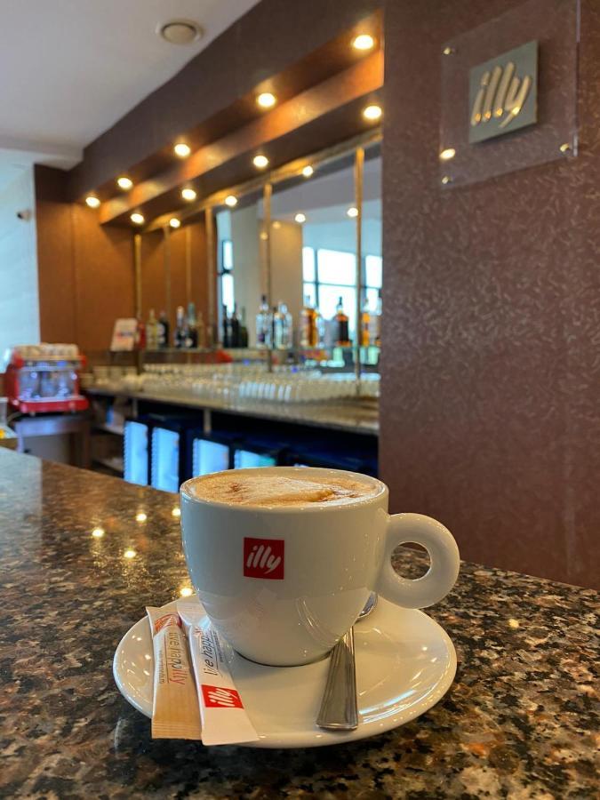 Hotel Zimbru Snagov Tincabesti Ngoại thất bức ảnh